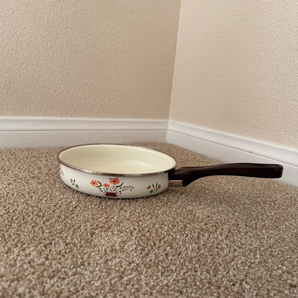 Vtg Country Side ENAMEL SKILLET 8.5" Peach Floral Porcelain on Steel Made Spain